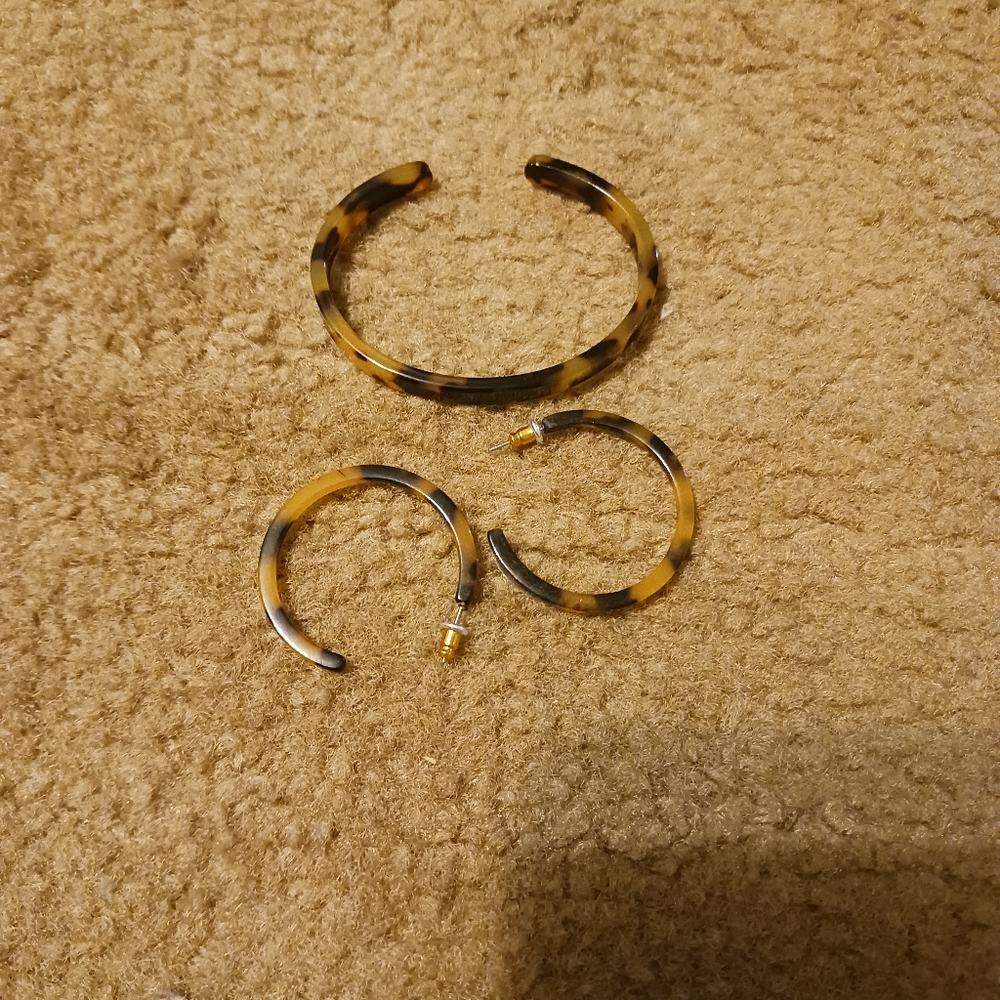 Cheetah print bracelet & earrings